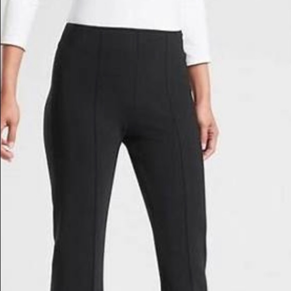 Athleta crop pants in excellent pre owned condition. - Picture 7 of 8